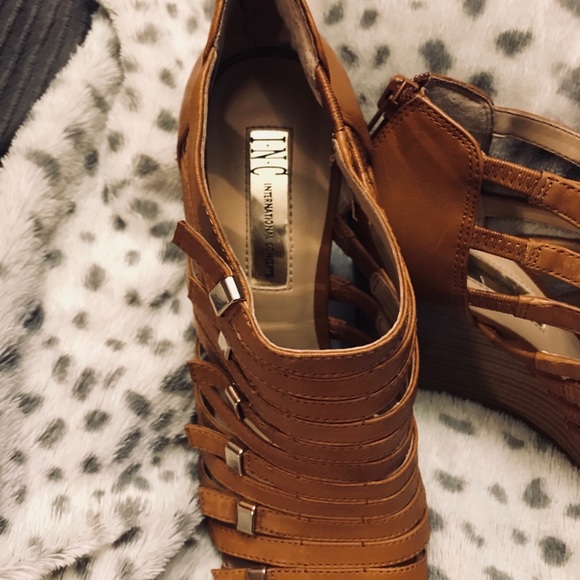 Beautiful WOOD Detailed Wedges - Picture 8 of 8